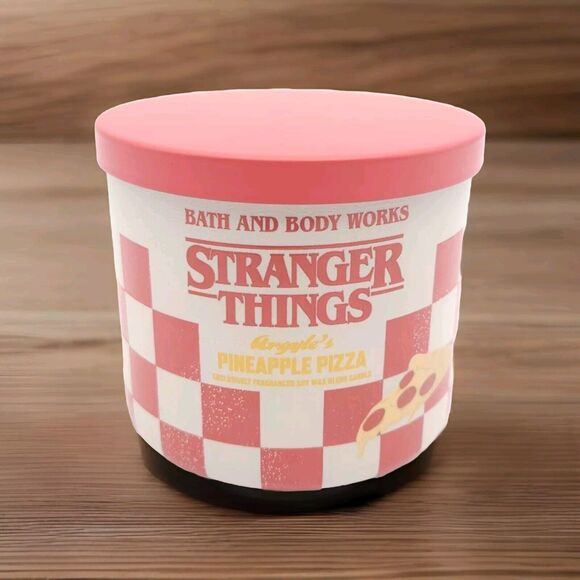 Bath & Body Works Stranger Things Argyle's Pineapple Pizza 3 Wick Candle Netflix - Picture 1 of 3